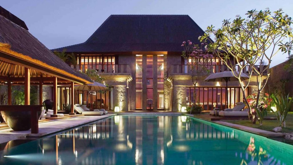 View of pool and building of Bulgari Resort in Bali