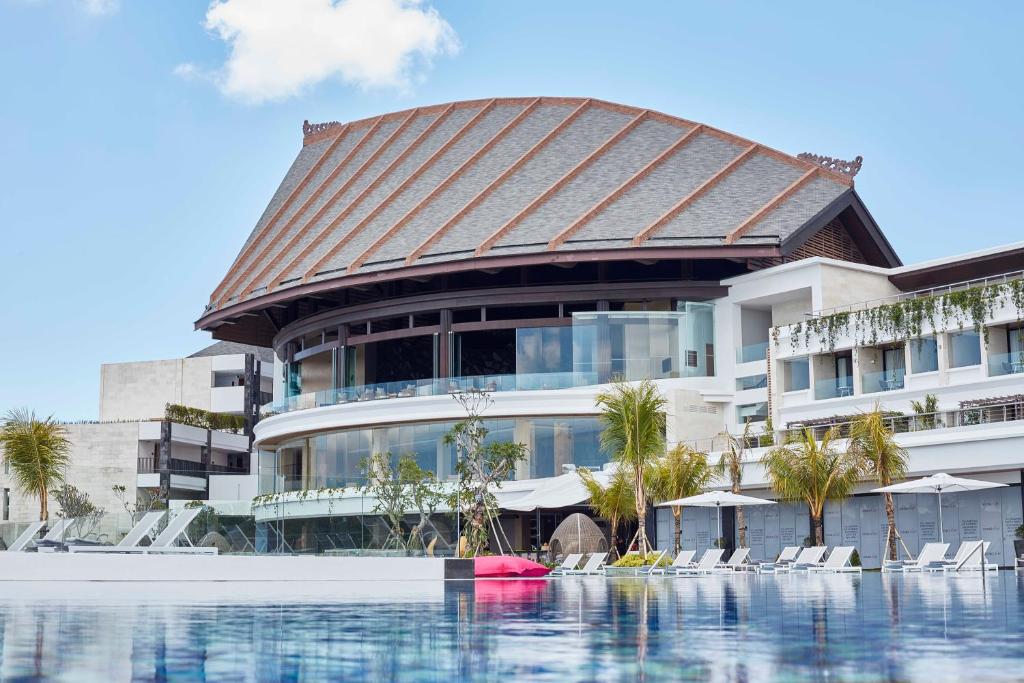 Bali Luxury Resorts, Renaissance